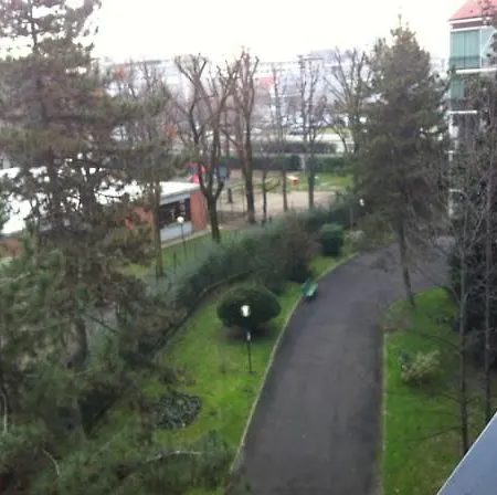 Two Beds In The Green Near The Fair * Milán